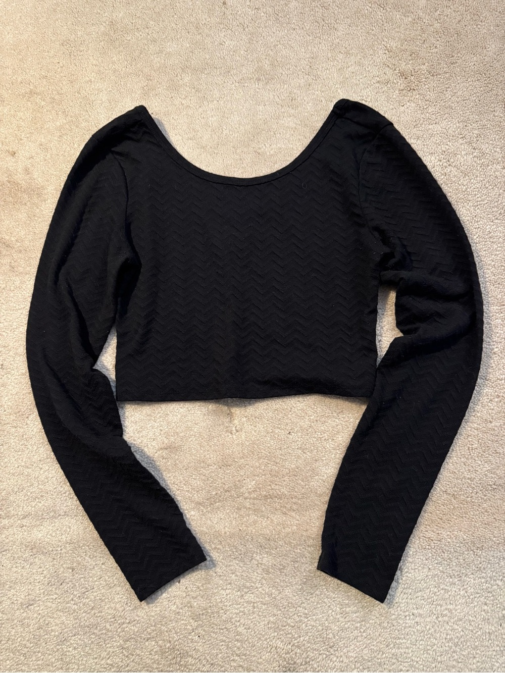 Xhilaration Black Long-Sleeve Cropped Scoop Top